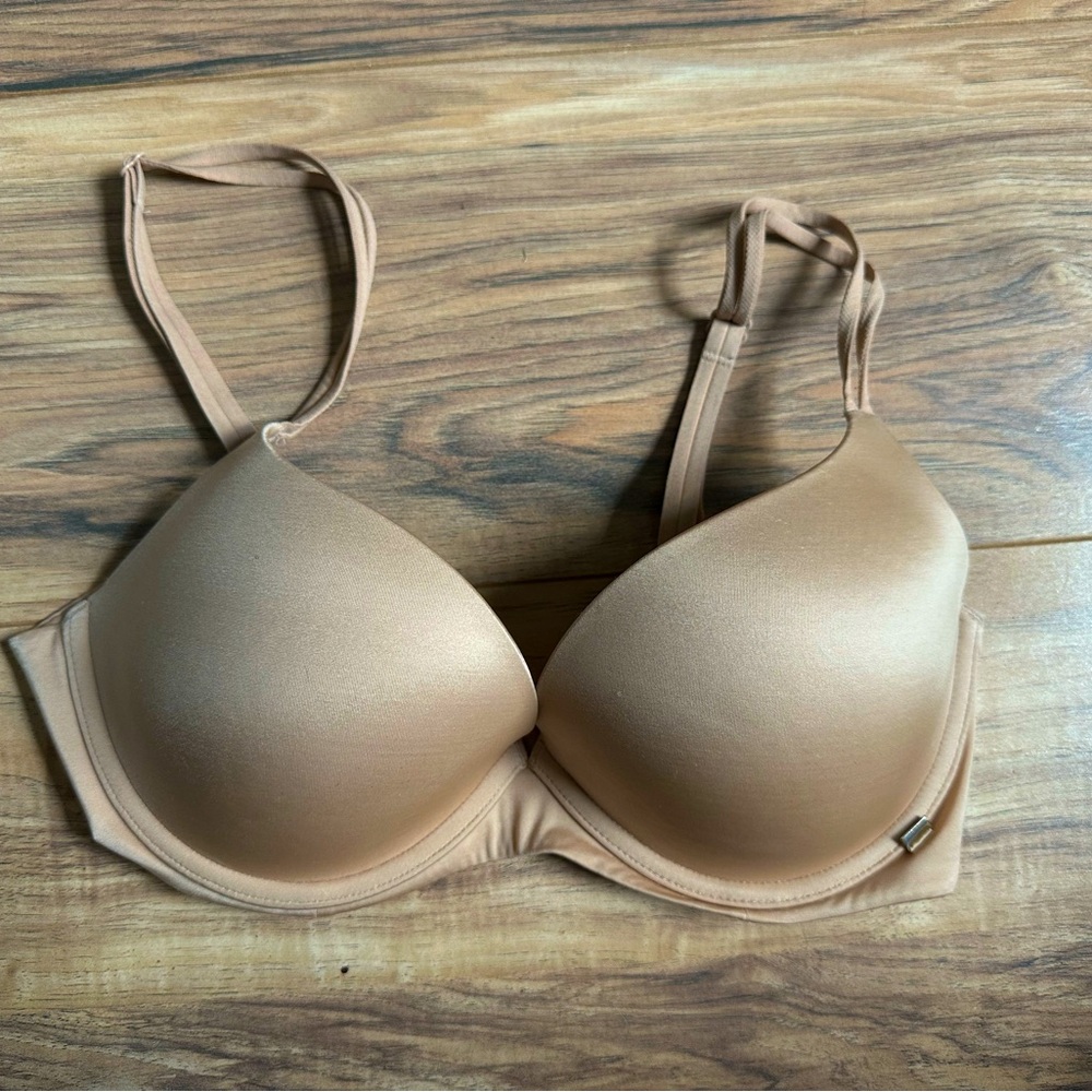 Victoria’s Secret Very Sexy Lightly Lined 34D Bra Nude